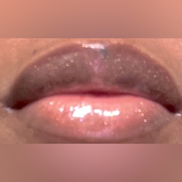 Lip Gloss Smells like sweet vanilla🫦 - Picture 6 of 7